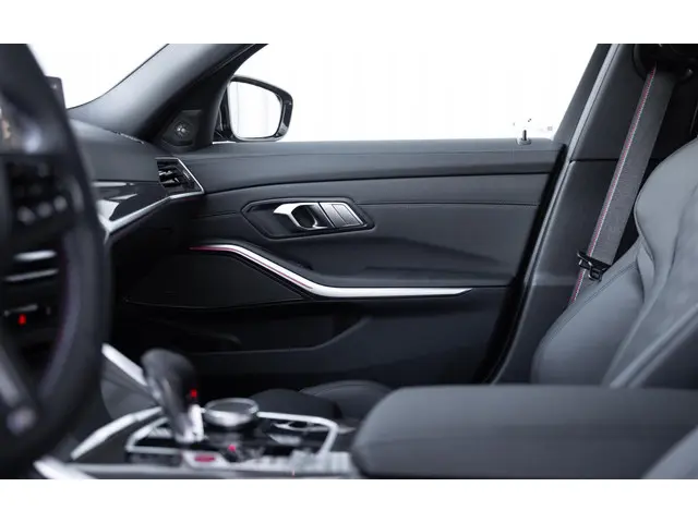 BMW M3 3-serie Touring xDrive Competition 2024 Benzine 37