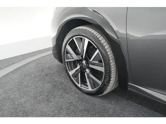 Peugeot 208 PureTech 100 GT 2023 Benzine 18