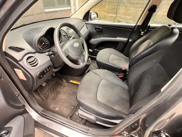 Hyundai i10 1.0 Black pack 2013 Benzine 20