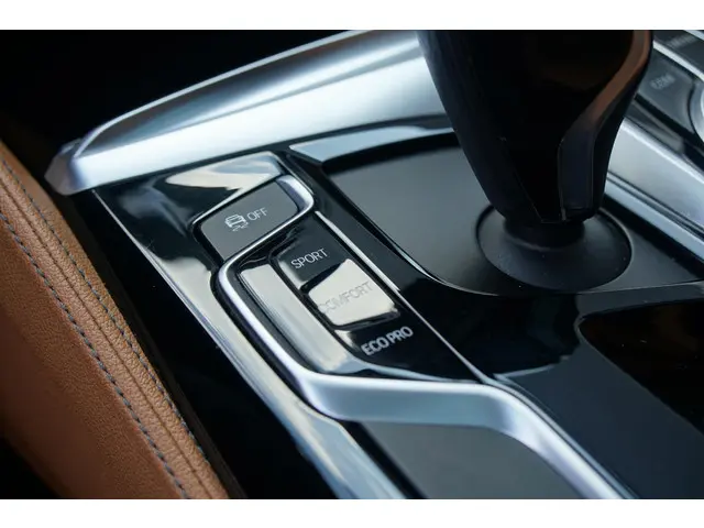 BMW 5 Serie Touring 530i xDrive Executive 2017 Benzine 57