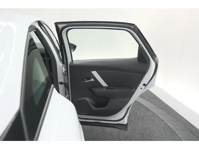 Citroën C4 Hybrid 136 e-DCS6 Max 2025 Hybride Benzine 24