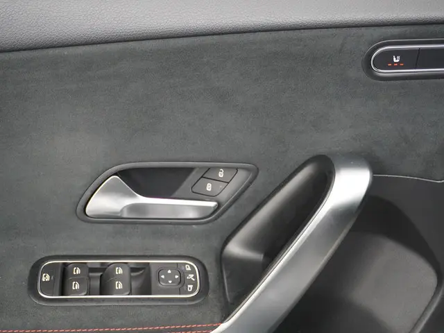 Mercedes-Benz A-Klasse 200 AMG Line 2023 Benzine 16