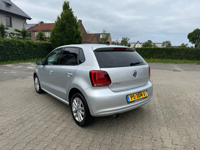 Volkswagen Polo 1.4-16V Highline 2013 Benzine 21