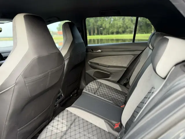 Volkswagen Golf 1.5 eTSI R-Line 2021 Benzine 7