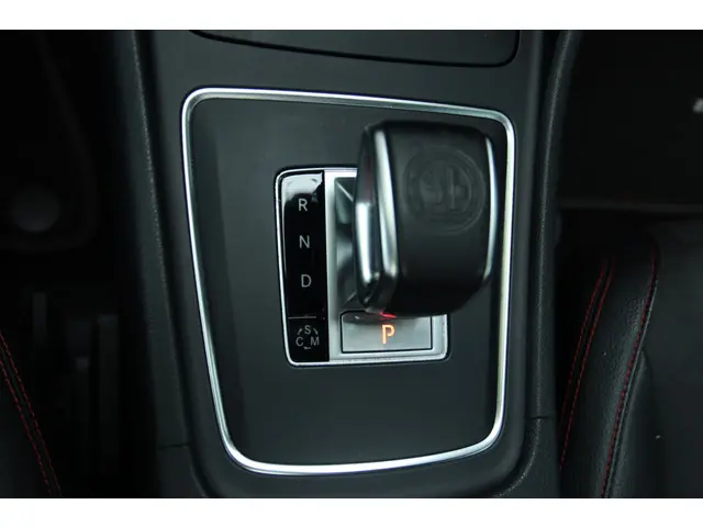 Mercedes-Benz A-Klasse AMG 45 4MATIC 2015 Benzine 40