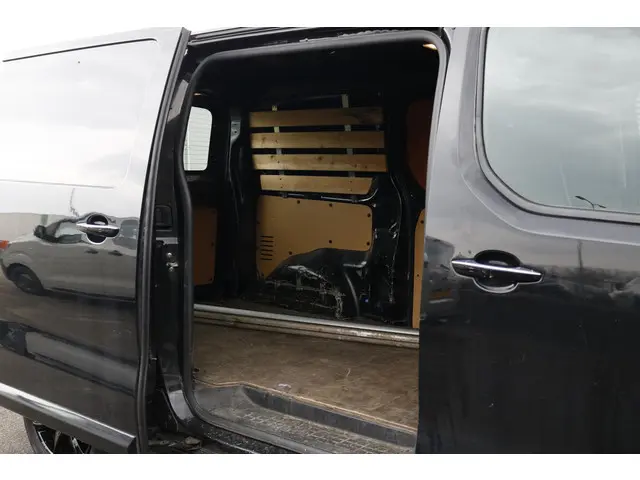 Toyota ProAce Worker 2.0 D-4D Professional 2018 Diesel 6