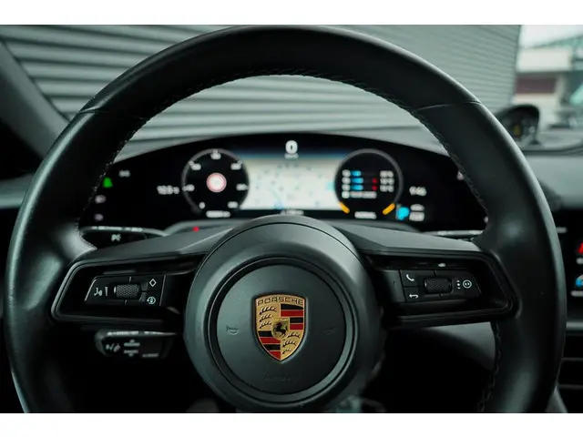 Porsche Taycan Cross Turismo 4 93 kWh 2021 Elektrisch 17