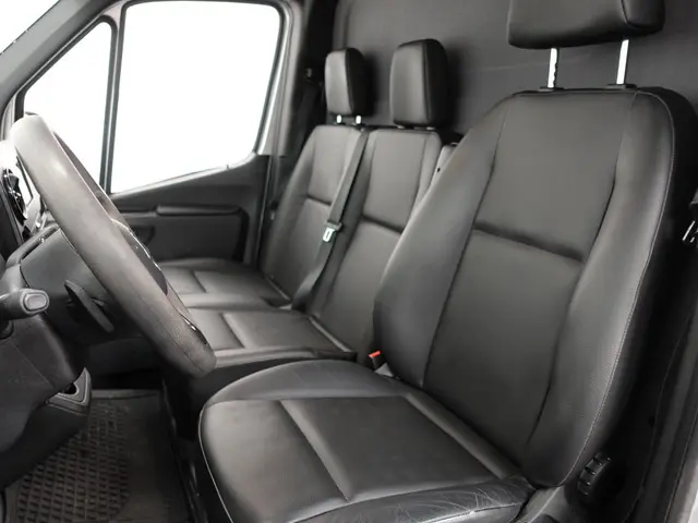 Mercedes-Benz Sprinter 140pk Automaat L2H1 2021 Diesel 35