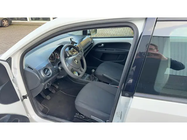 Volkswagen up! 1.0 BMT move up! 2019 Benzine 7