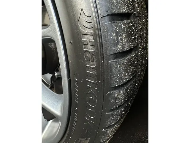 BMW 3 Serie 320i Executive 2013 Benzine 10