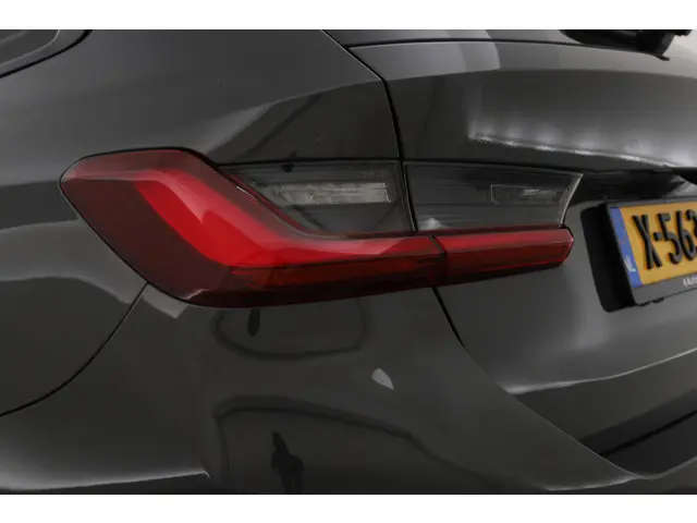 BMW 3 Serie Touring 330e M Sport 2022 Hybride Benzine 35
