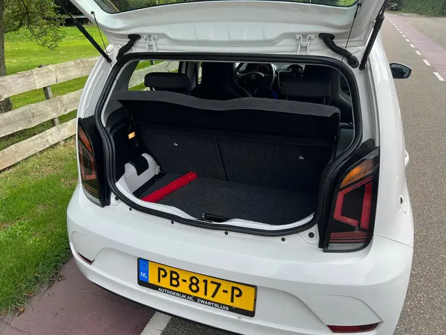 Volkswagen up! 1.0 BMT move up! 2017 Benzine 7