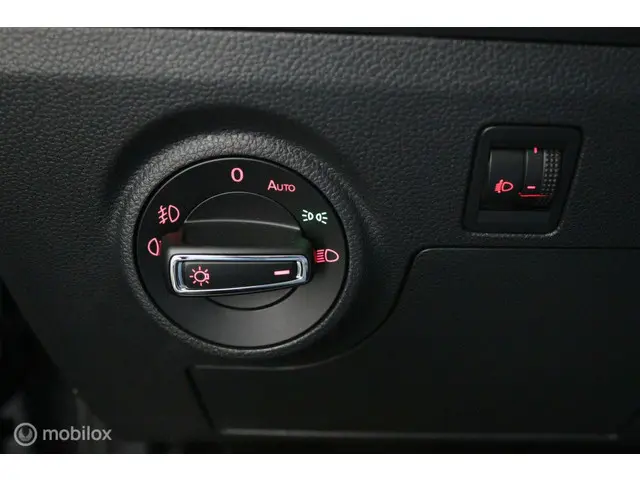 SEAT Ibiza 1.0 TSI FR Business Intense 2017 Benzine 28