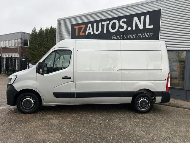 Renault Master T35 2.3 dCi 135 L2H2 2020 Diesel 3