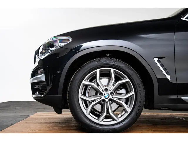 BMW X3 xDrive20i High Executive 2019 Benzine 8