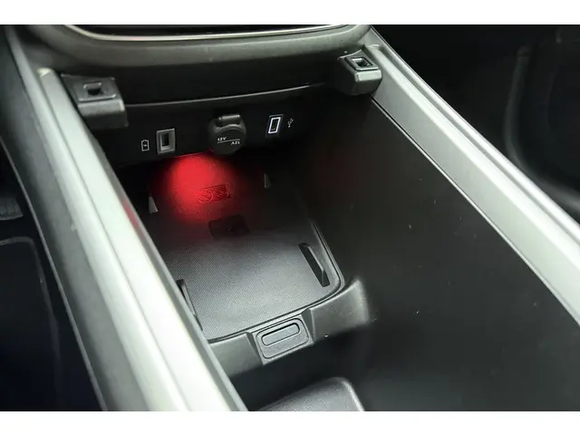 Jeep Avenger 1.2 e-Hybrid Summit 2025 Hybride Benzine 32