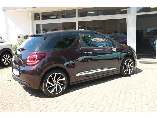 DS DS 3 3 PT 82 So Chic 2016 Benzine 17