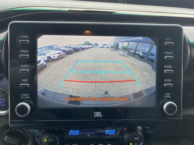 Toyota Hilux 2.8 D-4D Double Cab Invincible 2024 Diesel 31
