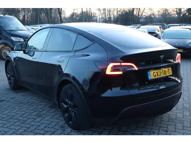 Tesla Model Y Long Range RWD 75 kWh 2024 Elektrisch 9