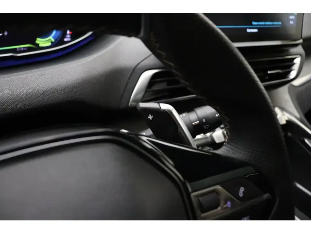 Peugeot 3008 1.6 HYbrid 225 GT 2023 Hybride Benzine 34