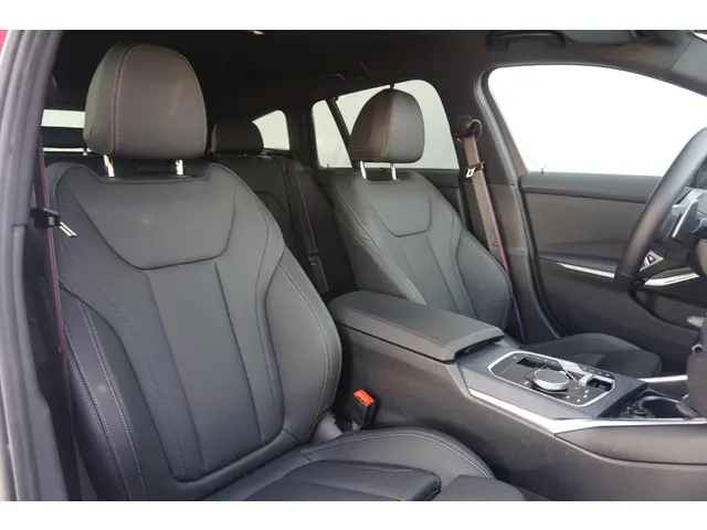 BMW 3 Serie Touring 330e 2025 Hybride Benzine 8