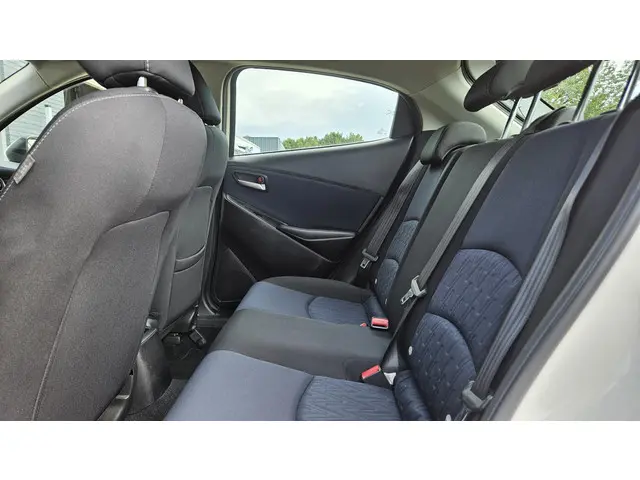 Mazda 2 1.5 Skyactiv-G Intro Edition 2016 Benzine 16
