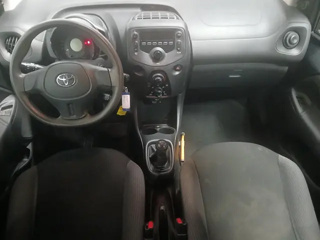 Toyota Aygo 1.0 VVT-i x-now - Frontschade 2017 Benzine 10