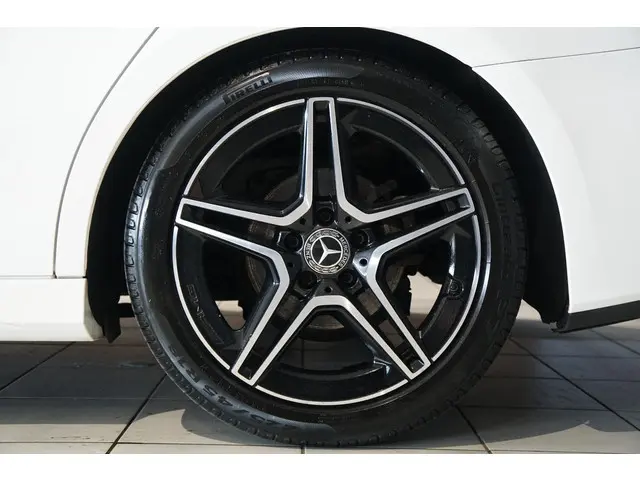 Mercedes-Benz A-Klasse 180 AMG Line 2020 Benzine 17