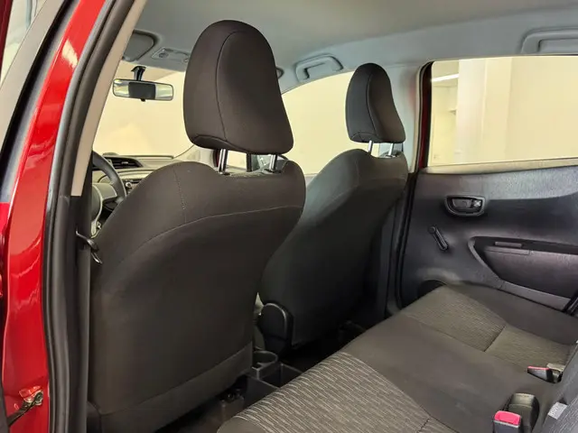 Toyota Yaris 1.0 VVT-i Now 2014 Benzine 36