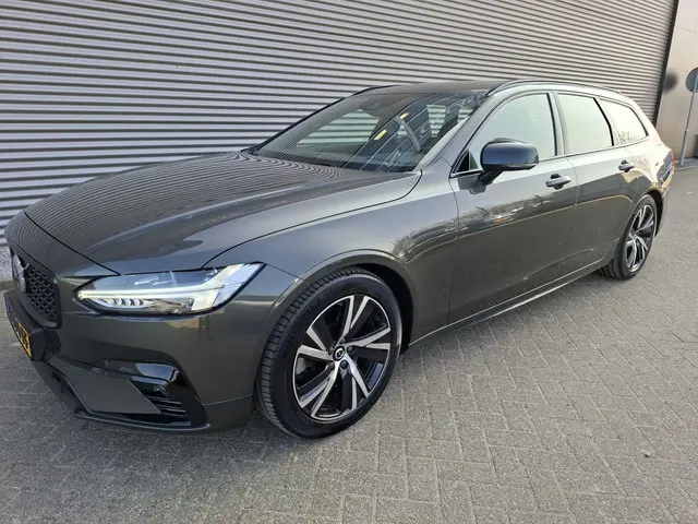 Volvo V90 2