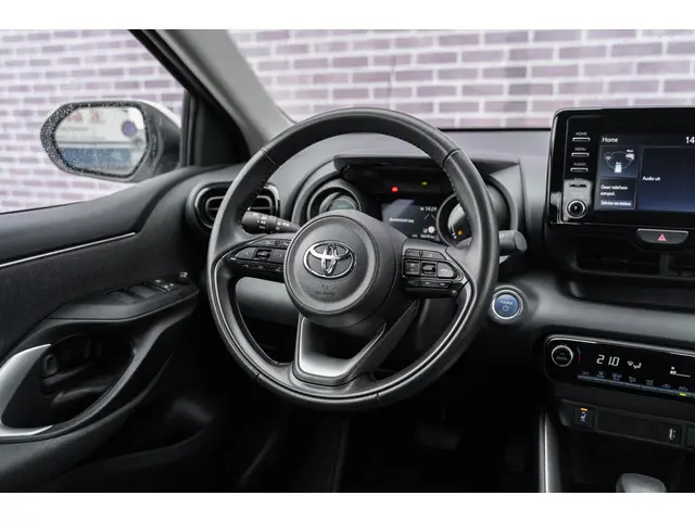 Toyota Yaris 1.5 Hybrid Dynamic 2022 Hybride Benzine 25