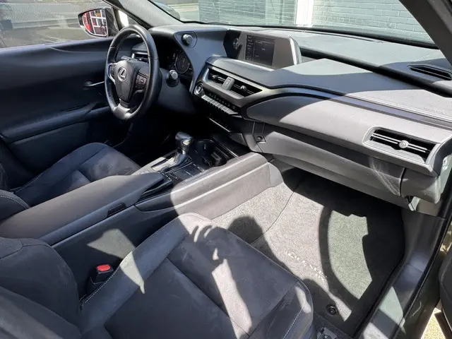 Lexus UX 250h Preference Line 2022 Hybride Benzine 22