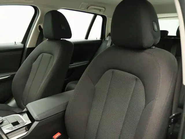BMW 3 Serie Touring 320i 2020 Benzine 10