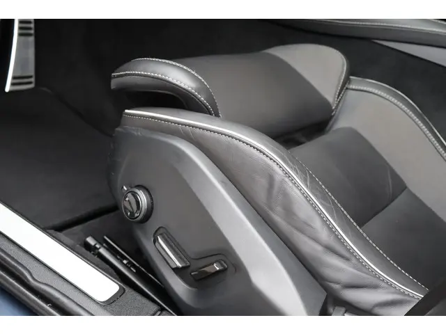 Volvo V60 T6 Recharge AWD R-Design 2022 Hybride Benzine 35