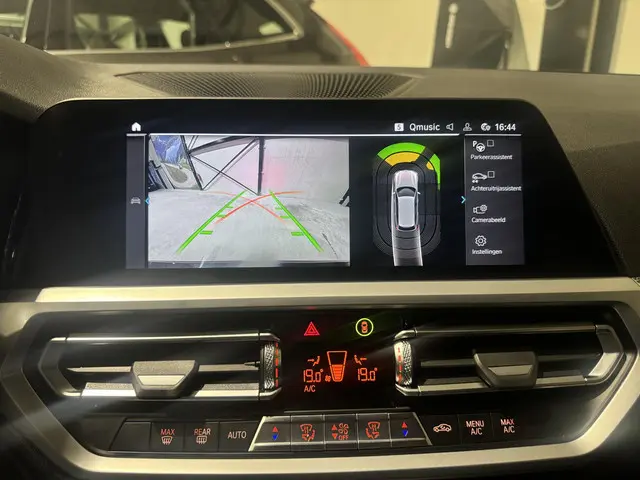 BMW 3 Serie Touring 330e M-Sport 2021 Hybride Benzine 7