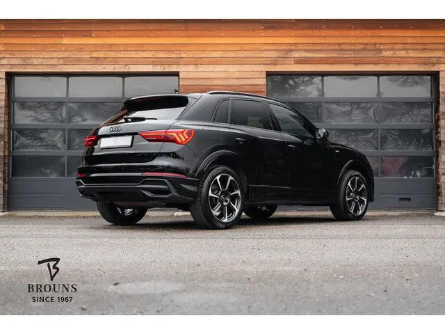 Audi Q3 45 TFSI e S edition 2024 Hybride Benzine 3