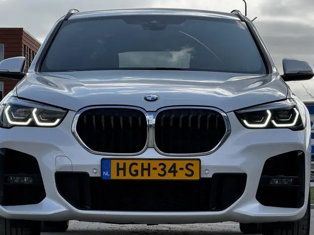 BMW X1 sDrive20i High Executive 2021 Benzine 24