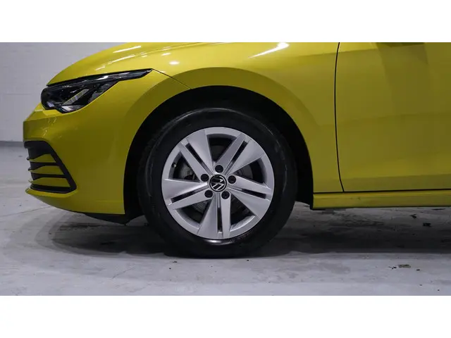 Volkswagen Golf 1.5 eTSI Life Business 2023 Benzine 9