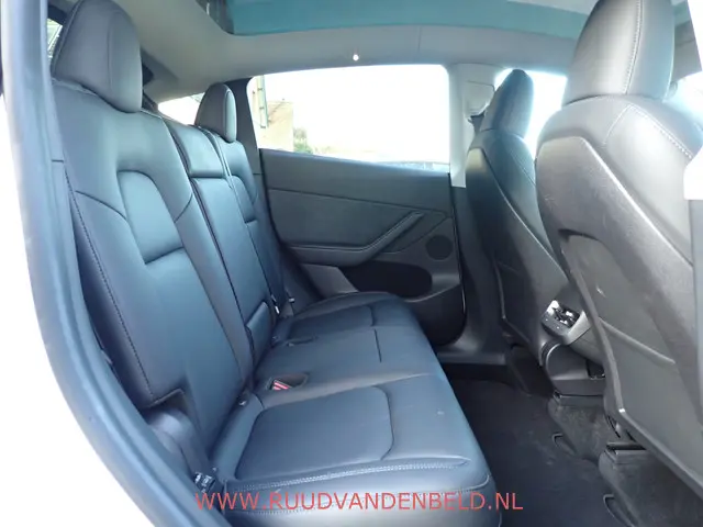 Tesla Model Y RWD LFP 60KWH 2022 Elektrisch 39