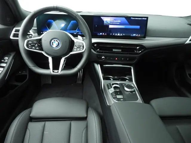 BMW 3 Serie Touring 330e 2025 Hybride Benzine 7
