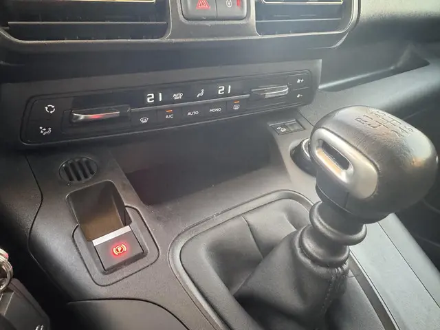 Opel Combo Tour 1.2 Turbo L2H1 Edition 7p. 2019 Benzine 18