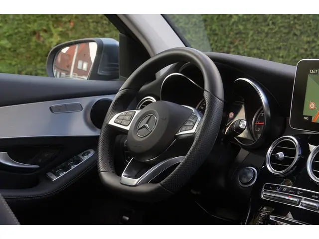 Mercedes-Benz GLC GLC 300 4M AMG line 2018 Benzine 16
