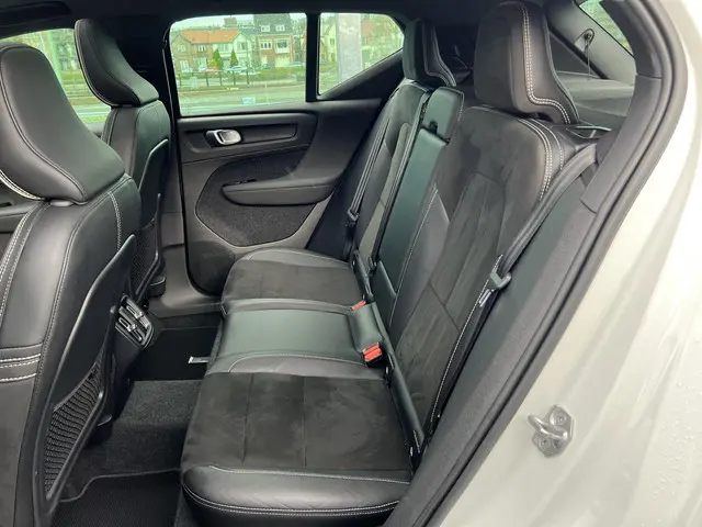 Volvo XC40 1.5 T2 R-Design 2022 Benzine 17