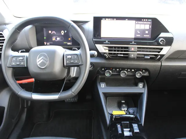 Citroën C4 HYBRID 145 BUSINESS 2025 Hybride Benzine 15