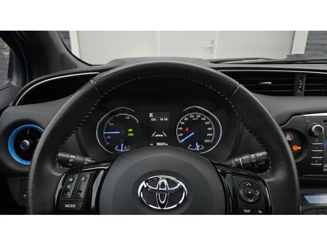 Toyota Yaris 1.5 Hybrid Splash 2018 Hybride Benzine 12