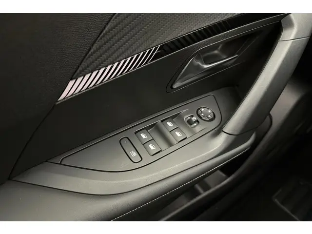 Peugeot 2008 1.2T 130pk Automaat Allure 2024 Benzine 17