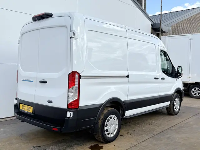Ford E-Transit 75kWh 184PK 2023 Elektrisch 3