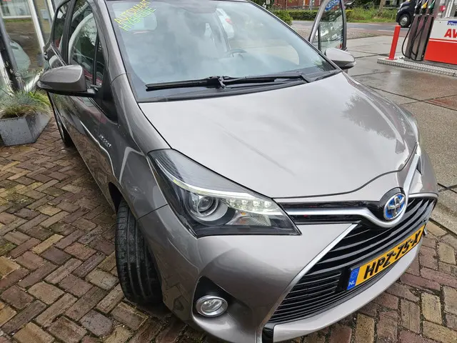 Toyota Yaris 1.5 Hybrid Dynamic 2015 Hybride Benzine 13