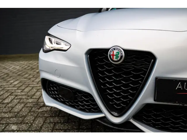 Alfa Romeo Giulia 2.0 Competizione 2023 Benzine 4