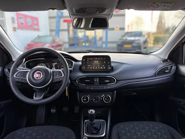 Fiat Tipo Cross 1.0 City Cross 2021 Benzine 18